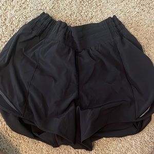 lululemon hotty hot size 6 4” high rise shorts!!